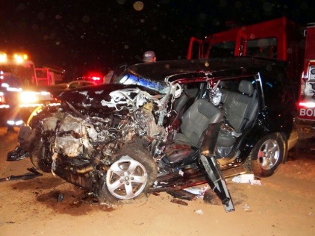 mulher-fica-em-estado-grave-apos-colisao-entre-carro-e-treminhao-15 b620