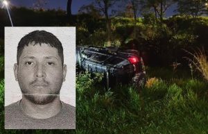 Um motorista de 48 anos, morreu após o carro cair em um barranco de aproximadamente 10 metros na (SP-215)