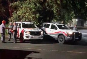 Roubo de caminhonete termina com dois suspeitos mortos em confronto com a polícia