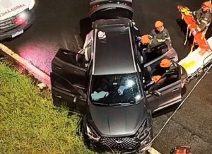 SUV cai de pontilhão e despenca barranco abaixo de aproximadamente 6 metros na (SP-318)