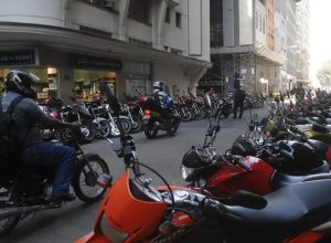 Mais-da-metade-dos-proprietarios-de-motocicleta-nao-tem-habilitacao